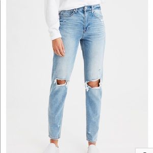 American Eagle Distressed Mom Jeans!